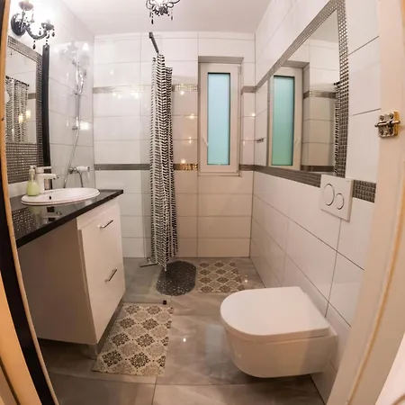 Domek, Pod Gwiazdami